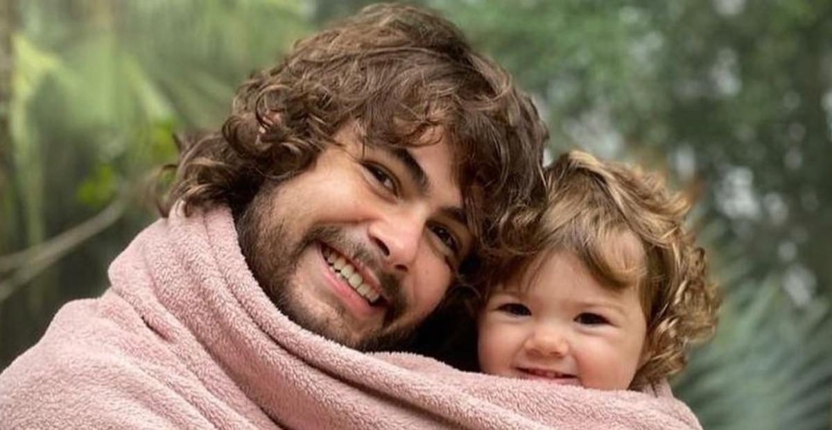 Rafael Vitti mostra conversa com Clara Maria e declara: ”Cada segundo ao seu lado é um presente”