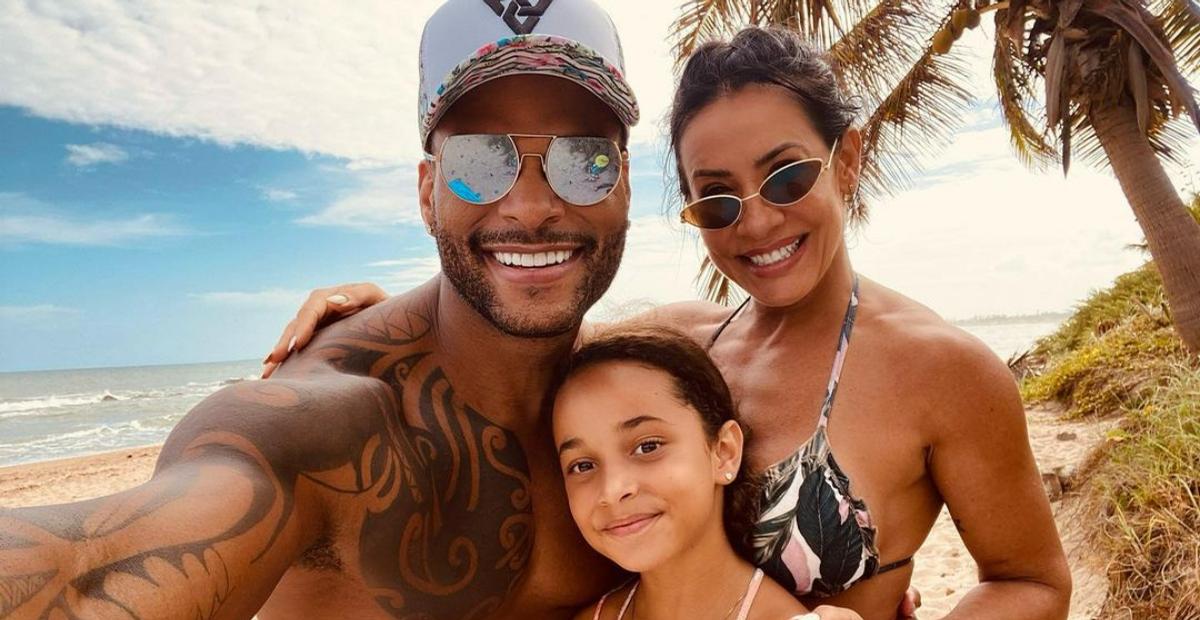 Scheila Carvalho surge dançando ao lado do marido e da filha: ”Família que dança unida”