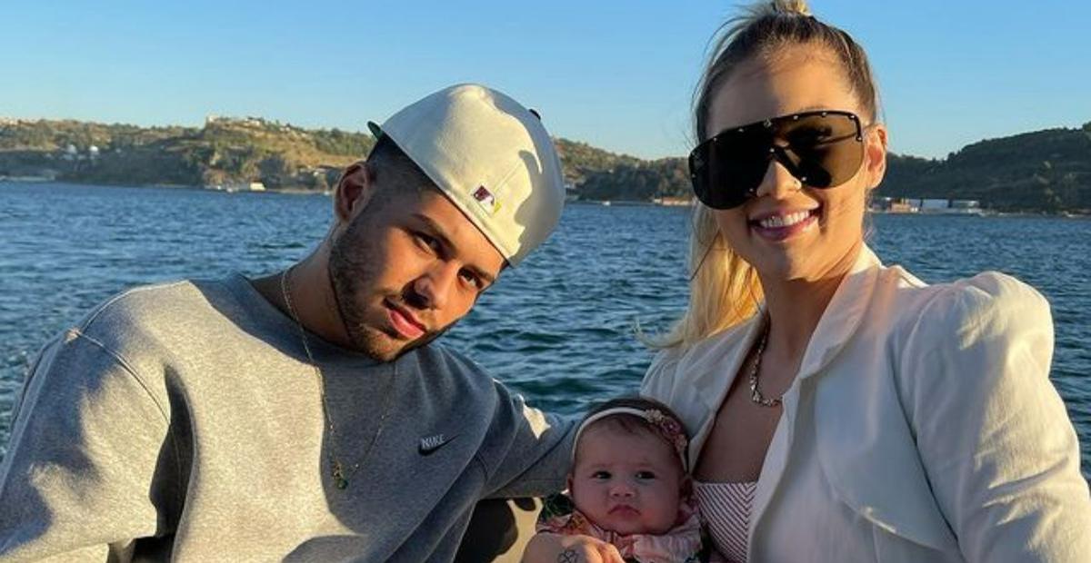 Em Paris, Zé Felipe exibe clique carinhoso em família e encanta web: ”Vocês são lindos”