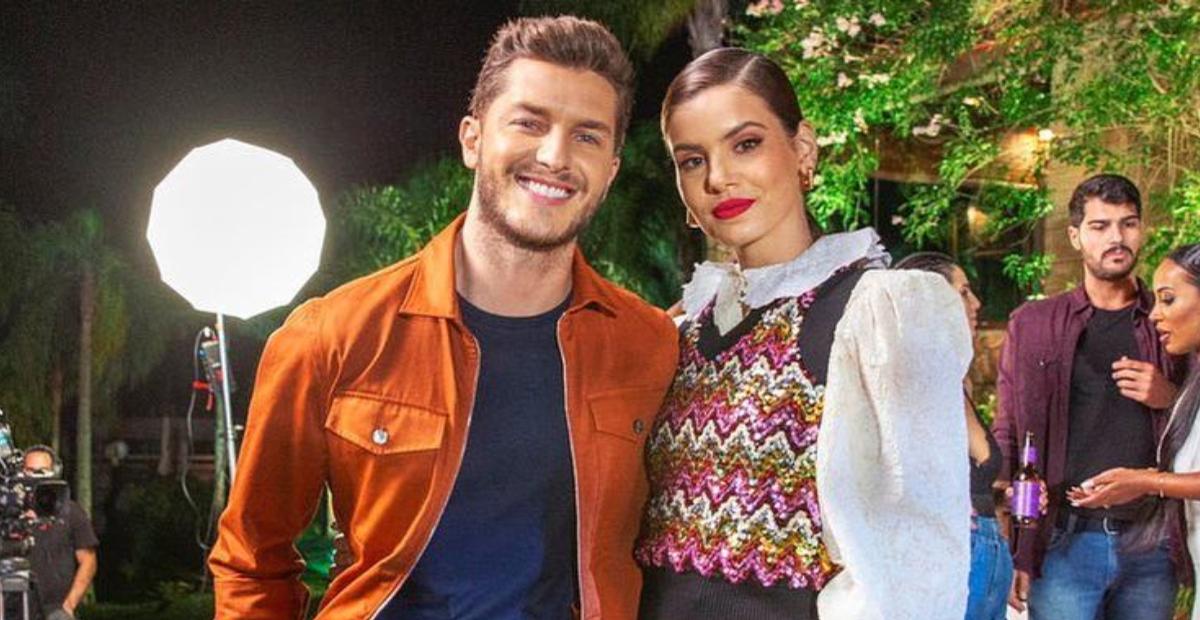 Camila Queiroz abre álbum de fotos dos bastidores de Casamento Às Cegas