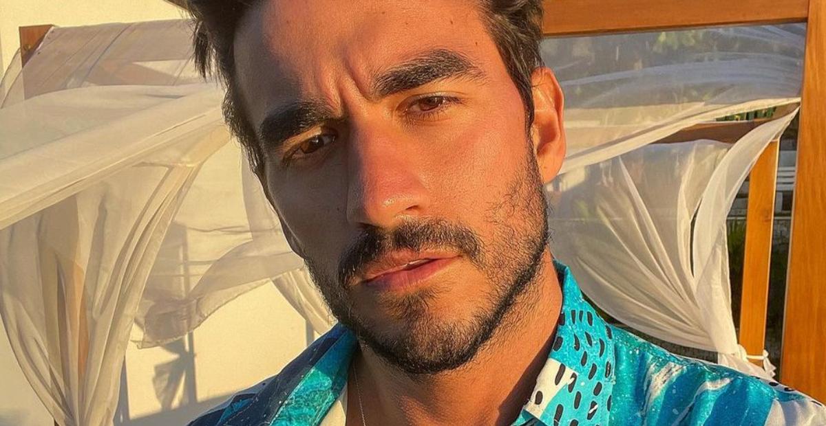 Em Cancún, Guilherme Napolitano ostenta abdômen sarado na praia e impressiona: ”Um espetáculo”