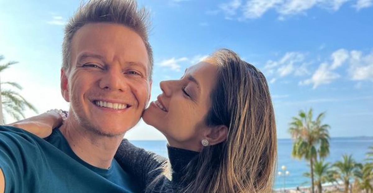 Em Paris, Michel Teló e Thais Fersoza comemoram 7 anos de casamento: ”É o amor da minha vida”