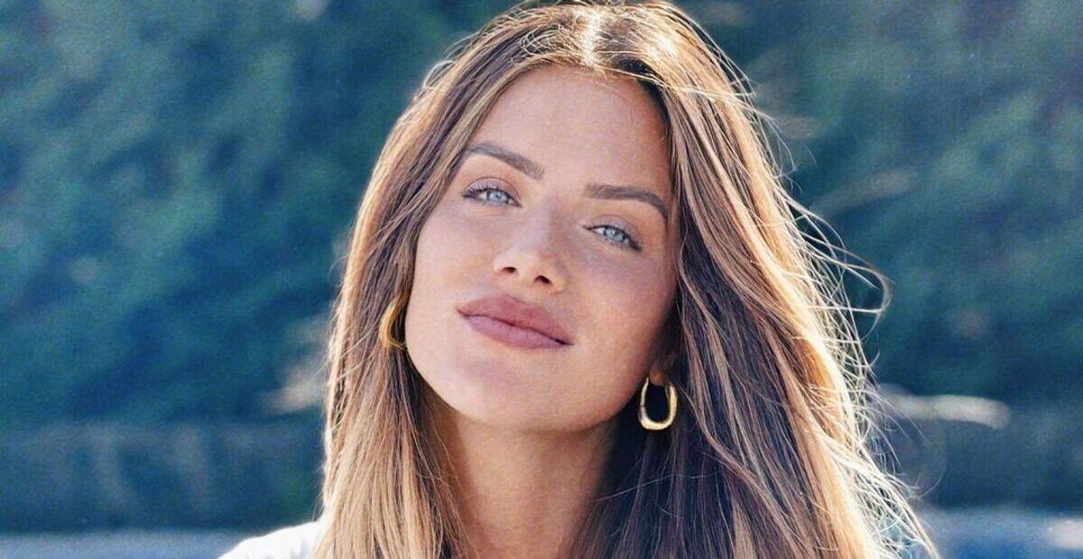 Na piscina, Giovanna Ewbank rouba a cena com beleza fora do comum