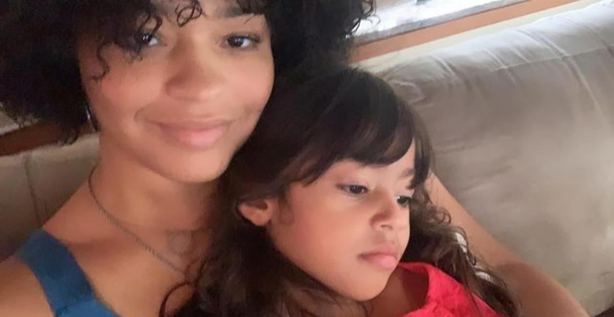 Juliana Alves surge coladinha com a filha em cliques encantadores e fãs elogiam: ”Que lindas!”