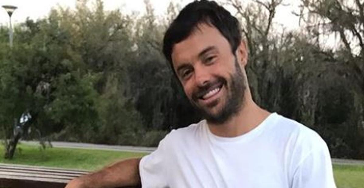 Kayky Brito surge sem camiseta, ostenta abdômen sarado e web vai à loucura: ”Oh perfeição”