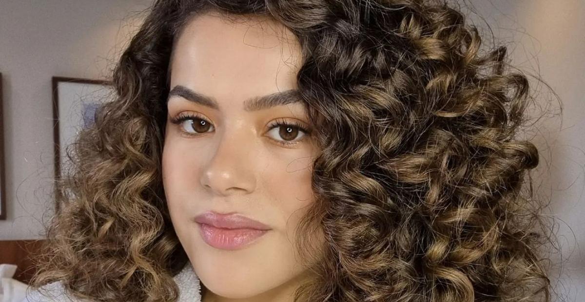 Maisa Silva relembra viagem à Paris com clique divertido