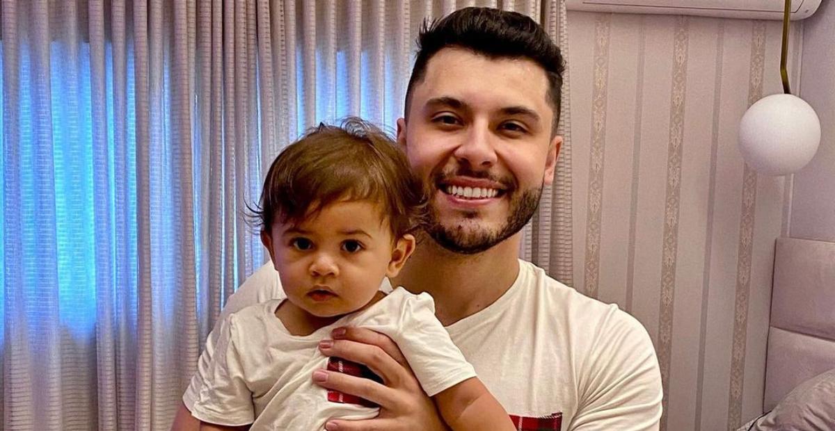 Murilo Huff recebe visita especial de Léo no trabalho e se derrete: ”A alegria do papai”