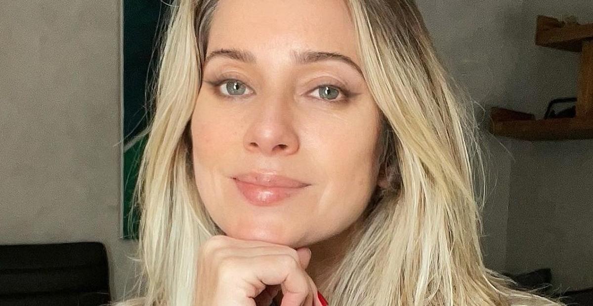 Leticia Spiller presta linda homenagem ao Dia do Professor