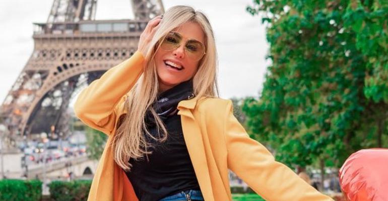 Poliana Rocha posta lindo registro em família em frente a Torre Eiffel