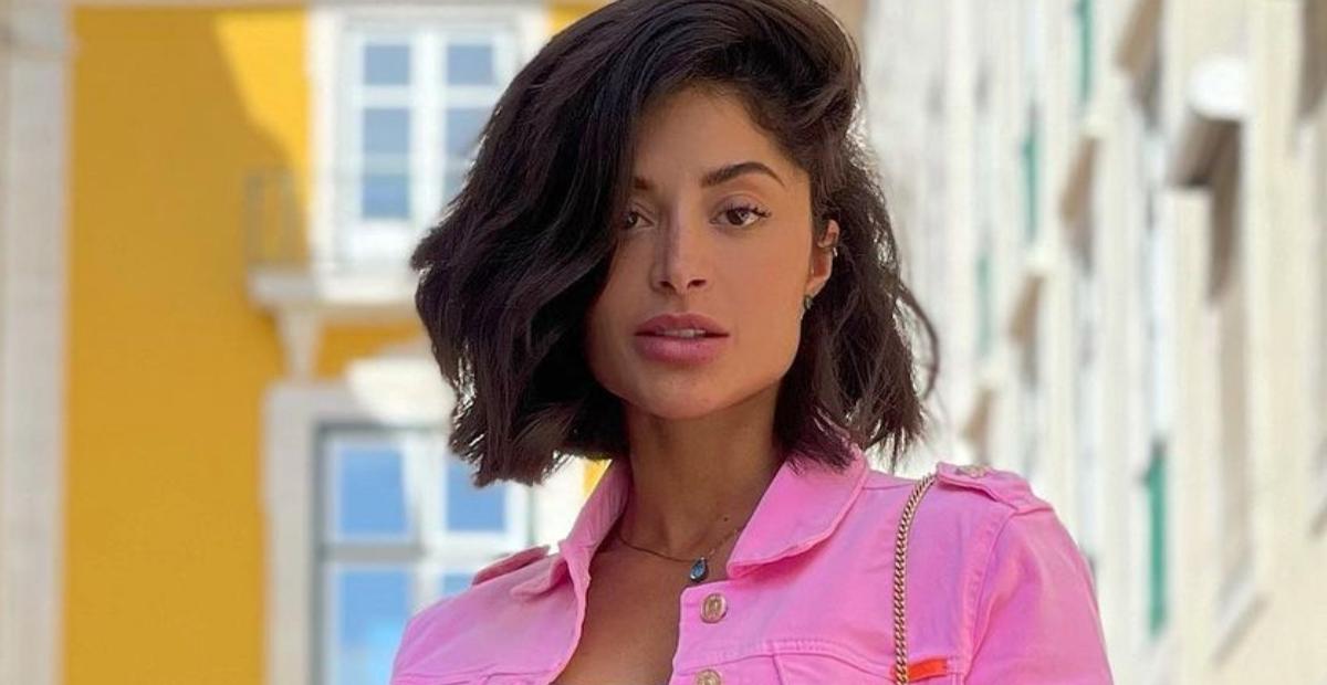 Aline Campos, ex-Riscado, surge de biquíni durante passeio de barco em Portugal e ganha elogios
