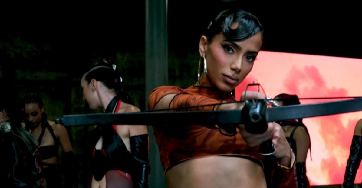 Anitta lança ‘Faking Love’ e revela perrengue durante gravação de videoclipe: ”Foi péssimo!”