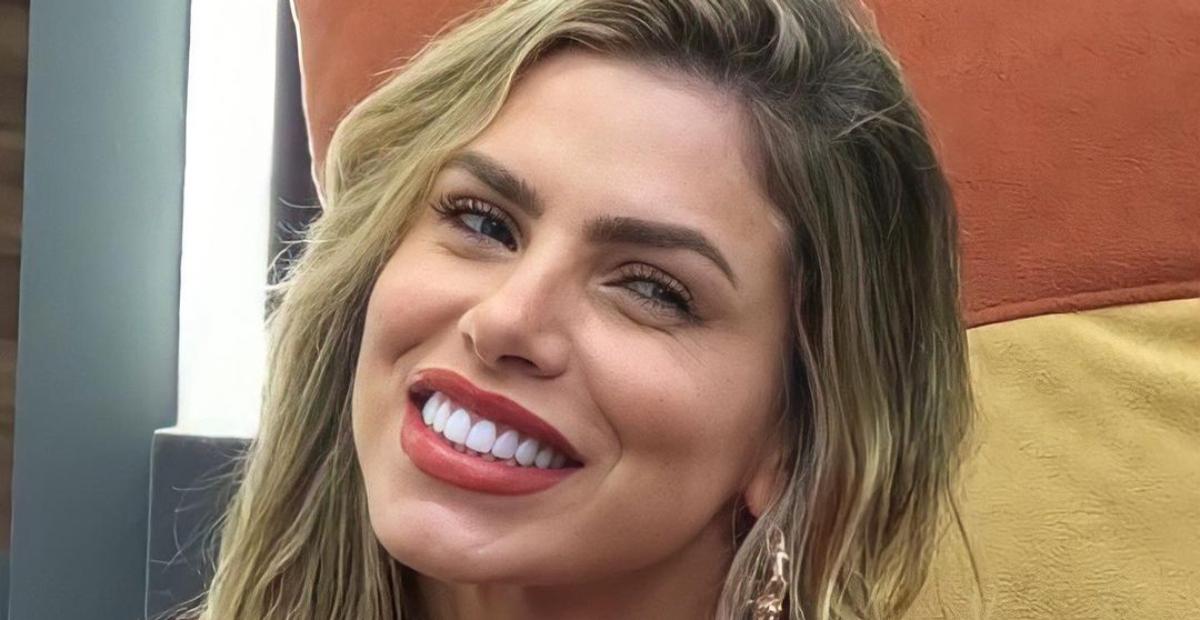 Ex-A Fazenda, Erika Schneider exibe corpo escultural com biquíni fininho: ”A mais linda”