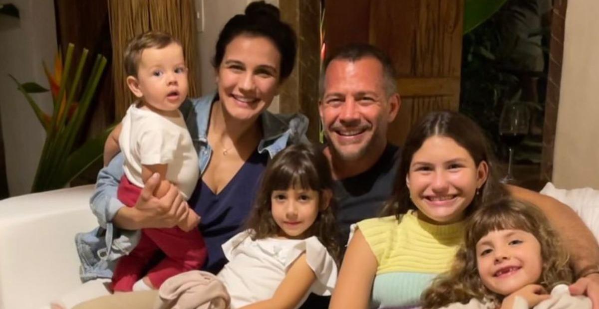 Curtindo férias, Malvino Salvador reúne a família em praia em Trancoso e encanta: ”Que lindeza”