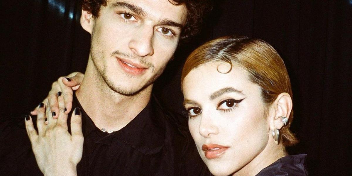 Manu Gavassi divide momento romântico com o namorado e brinca: ”Paparazzi”