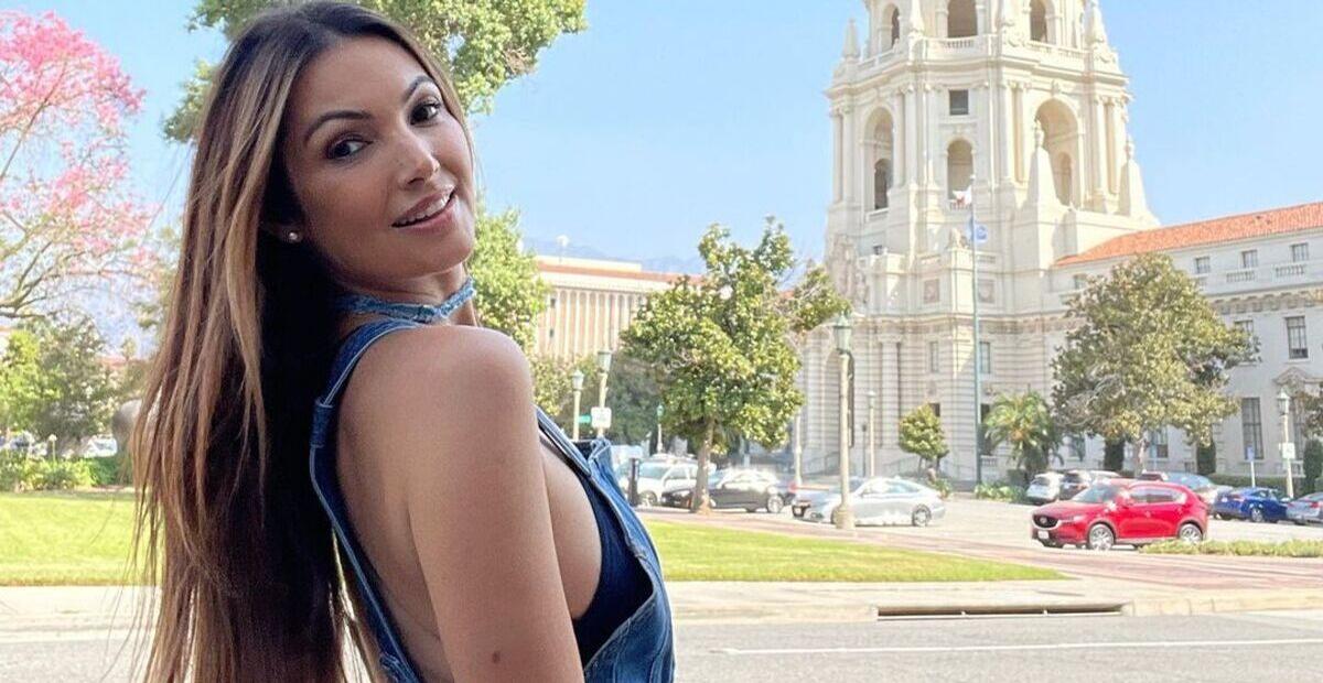 Patrícia Poeta monta look com visual ondulado e esbanja beleza: ”Sextou!”