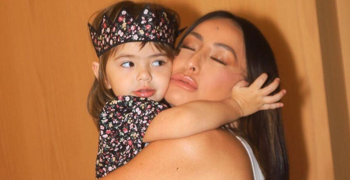 Sabrina Sato mostra penteado doido de Zoe para dia especial na escola: ”Dei aquela improvisada”