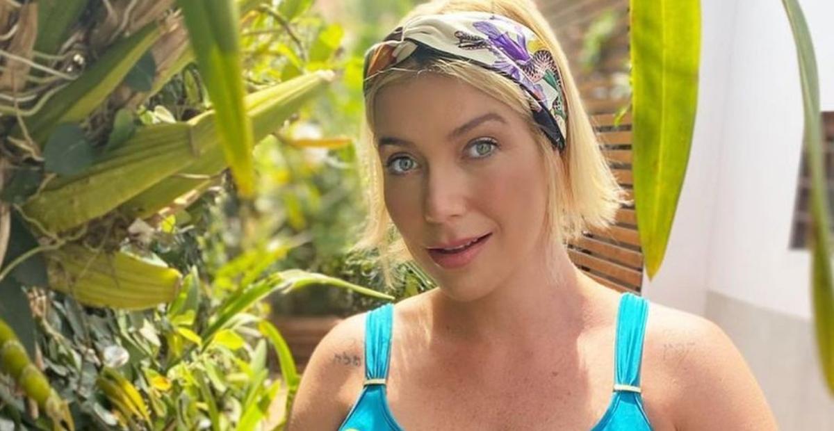 Na reta final da gravidez, Luiza Possi exibe barrigão de lingerie e avisa: ”Vamos lá parir”