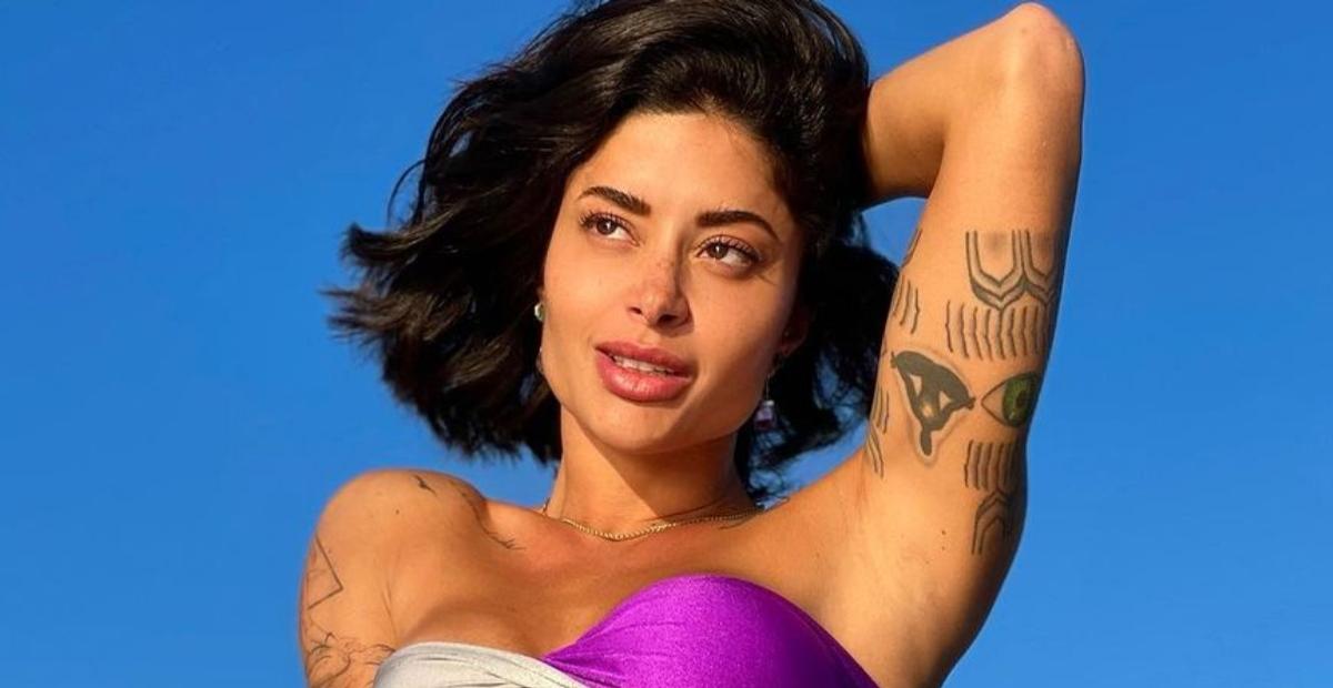 Aline Campos, ex-Riscado, ostenta shape escultural de biquíni fininho em Portugal: ”Uma pintura”