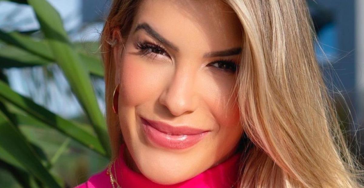 Lore Improta surge rebolando muito enquanto amamenta a filha recém-nascida, Liz: ”Eu sendo mãe”