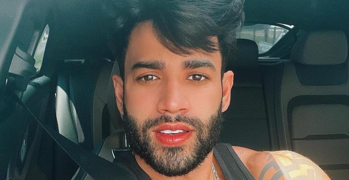 Sem camisa, Gusttavo Lima exibe corpaço musculoso em dia de academia: ”Andressa ganhou na loteria”