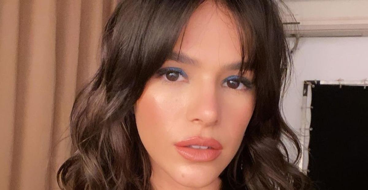 Em Paris, Bruna Marquezine aposta em vestido transparente e deixa web babando: ”Deusa”