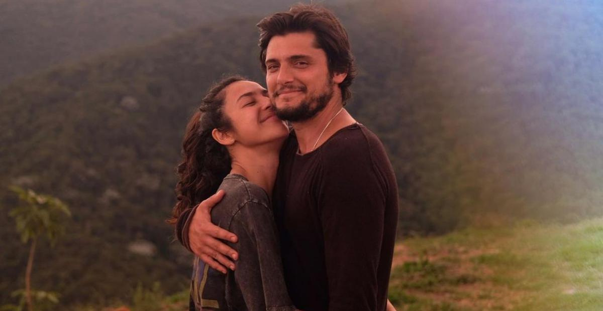 Bruno Gissoni surge em clima de romance ao lado da esposa, Yanna Lavigne