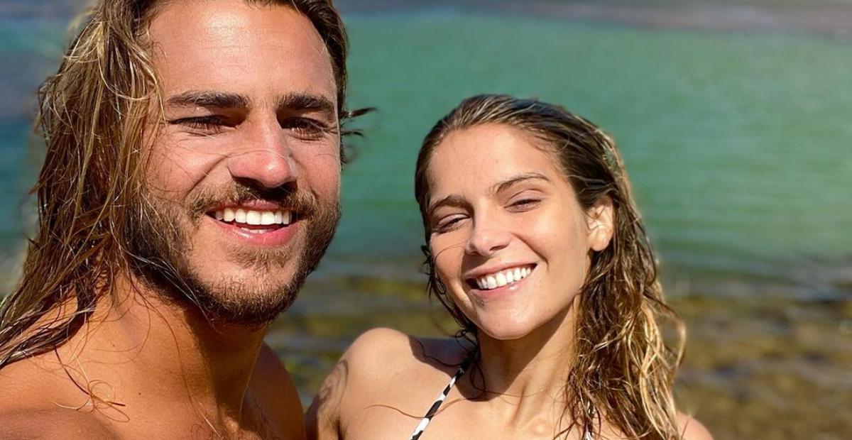 Isabella Santoni surge dando beijão no namorado, Caio Vaz