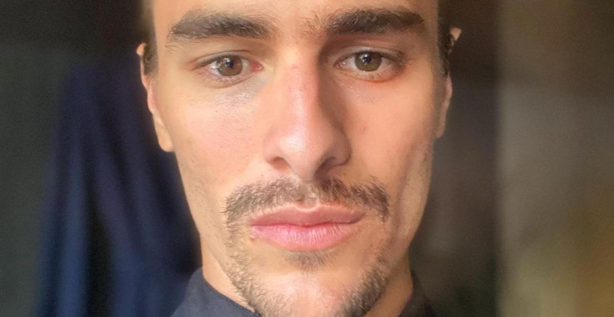 Bruno Montaleone aparece caracterizado como personagem em ‘Verdades Secretas 2’ e agita a web