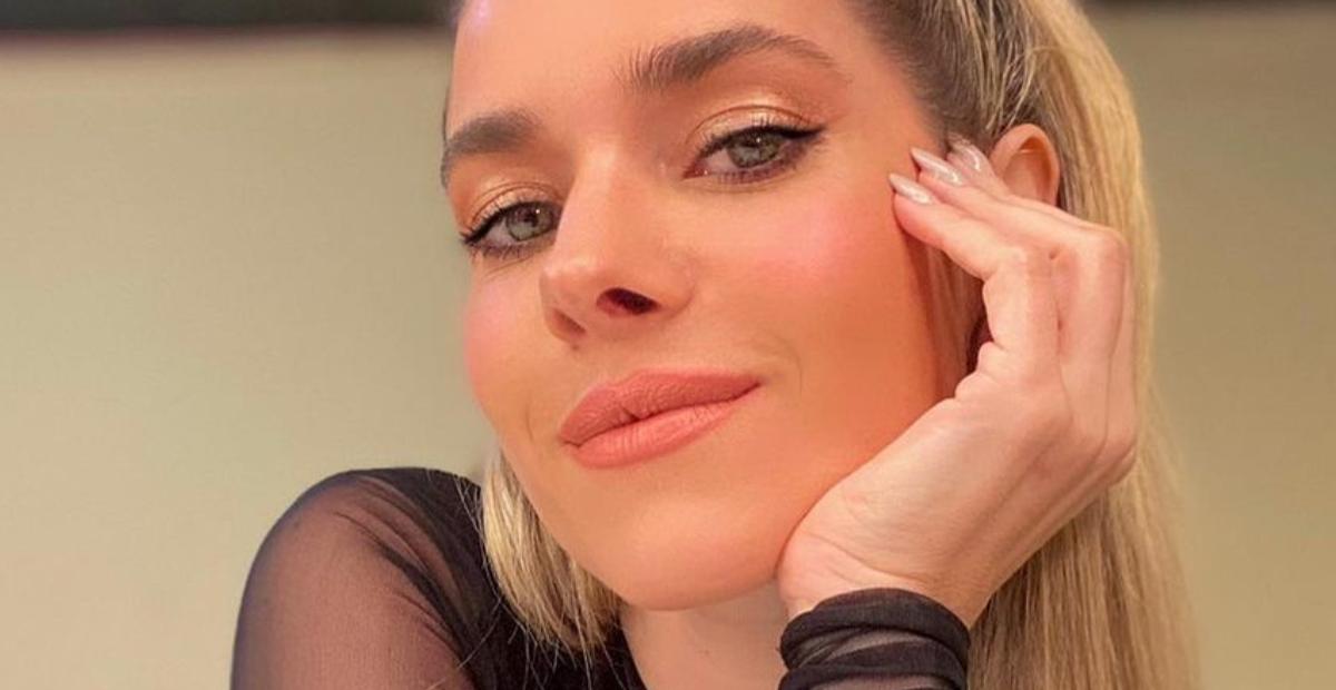 Em Lisboa, Monique Alfradique curte a noite em vestido de couro e leva fãs à loucura: ”Perfeita”