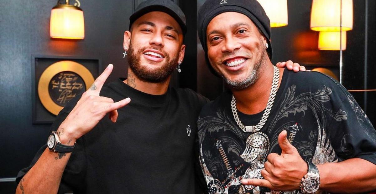 Neymar Jr. mostra encontro com Ronaldinho Gaúcho em Paris: “Prazer te encontrar parceiro!’