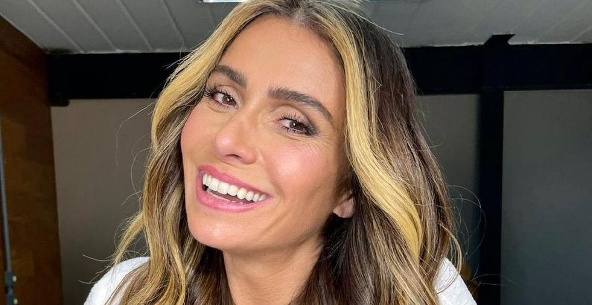 De conjuntinho, Giovanna Antonelli mostra look e faz reflexão: ”Pra começar o dia com força total”