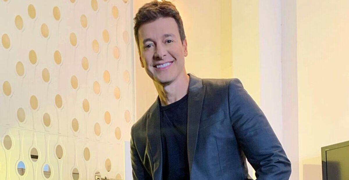 Em seu aniversário, Rodrigo Faro ganha festinha especial da família