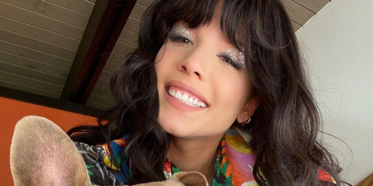 Halsey encanta ao exibir clique fofíssimo e raro do filho, Ender: ”E aí”