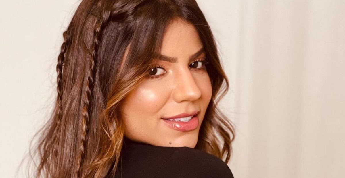 Hariany Almeida aposta em look transparente e decotadíssimo para festa luxuosa: ”Sensacional”