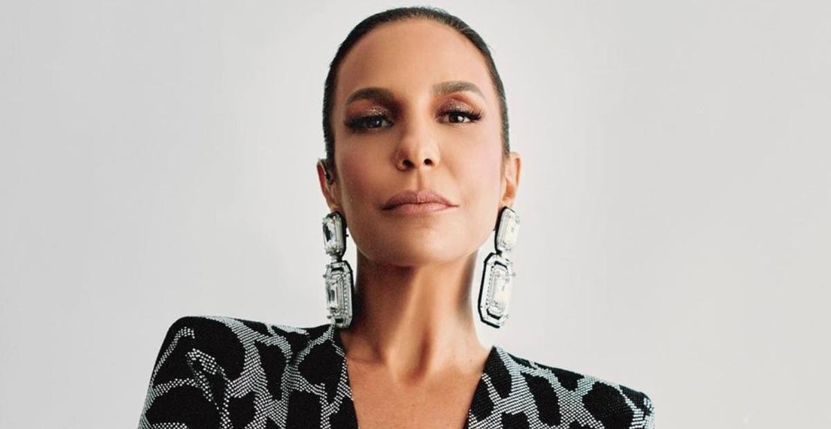 Com decote profundo, Ivete Sangalo elege look de mais de R$50 mil para final do The Masked Singer