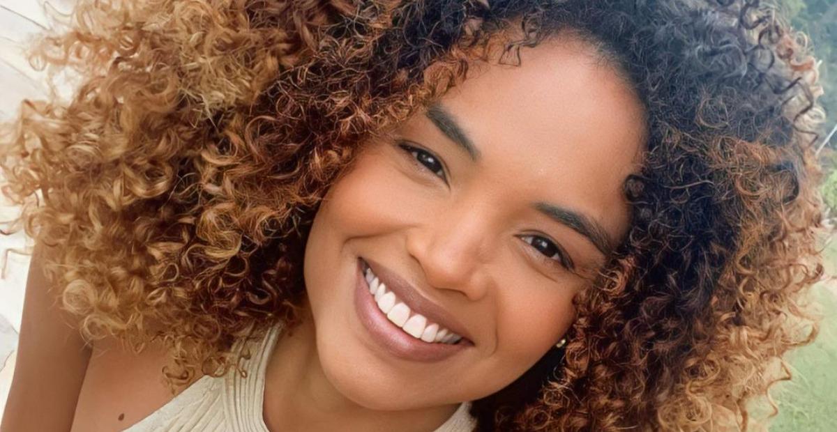 Lucy Ramos arranca elogios da web ao surgir com maiô estiloso: ”Belíssima”