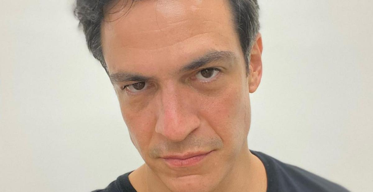 Mateus Solano surge ao lado do elenco da novela, ‘Quanto Mais Vida Melhor’