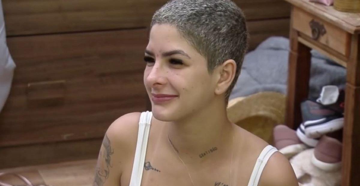A Fazenda: Lary Bottino faz promessa caso se livre da roça