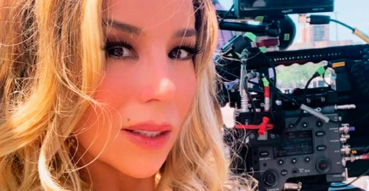 Sem sutiã, Danielle Winits exibe corpaço e chama atenção aos 47 anos