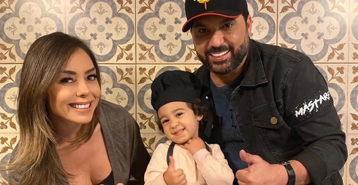 Sertanejo Edson e Deia Cypri se derretem por momento fofo da filha em pizzaria