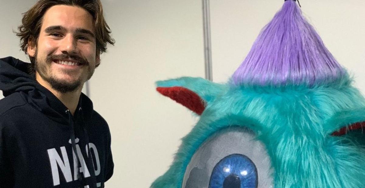 Finalista do ‘The Masked Singer’, Nicolas Prattes mostra como era colocar a fantasia de monstro