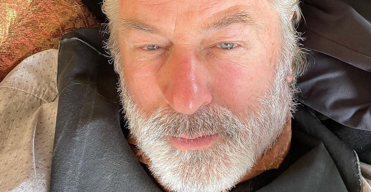 Após trágico acidente, Alec Baldwin se pronuncia e lamenta: ”Meu coração está partido”