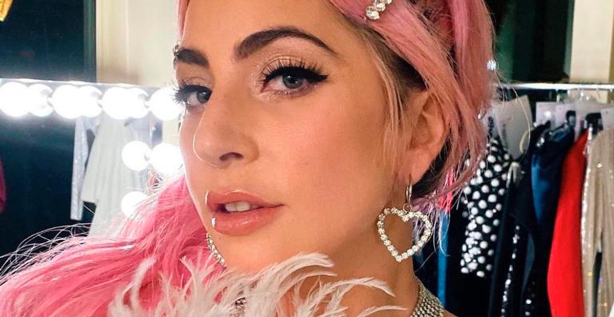 Clicada de costas, Lady Gaga exibe bumbum escultural em show de Las Vegas