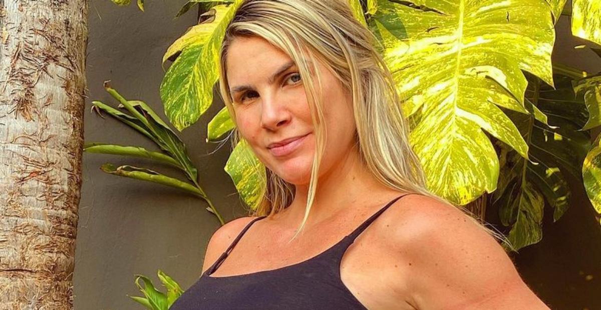 Julia Faria encanta ao mostrar o primeiro banho da filha, Cora