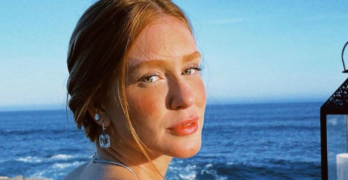 Marina Ruy Barbosa posa de biquíni nos bastidores de ensaio e para tudo: ”Que barriguinha!”