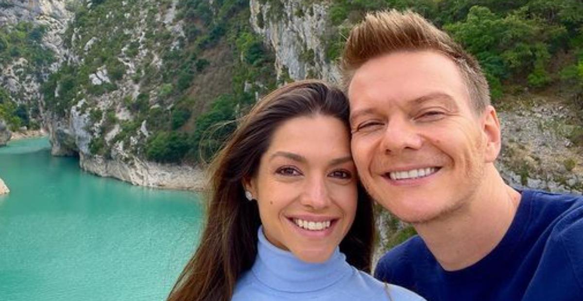 Michel Teló compartilha clique romântico com Thais Fersoza em viagem a Paris: ”Amei cada segundo”