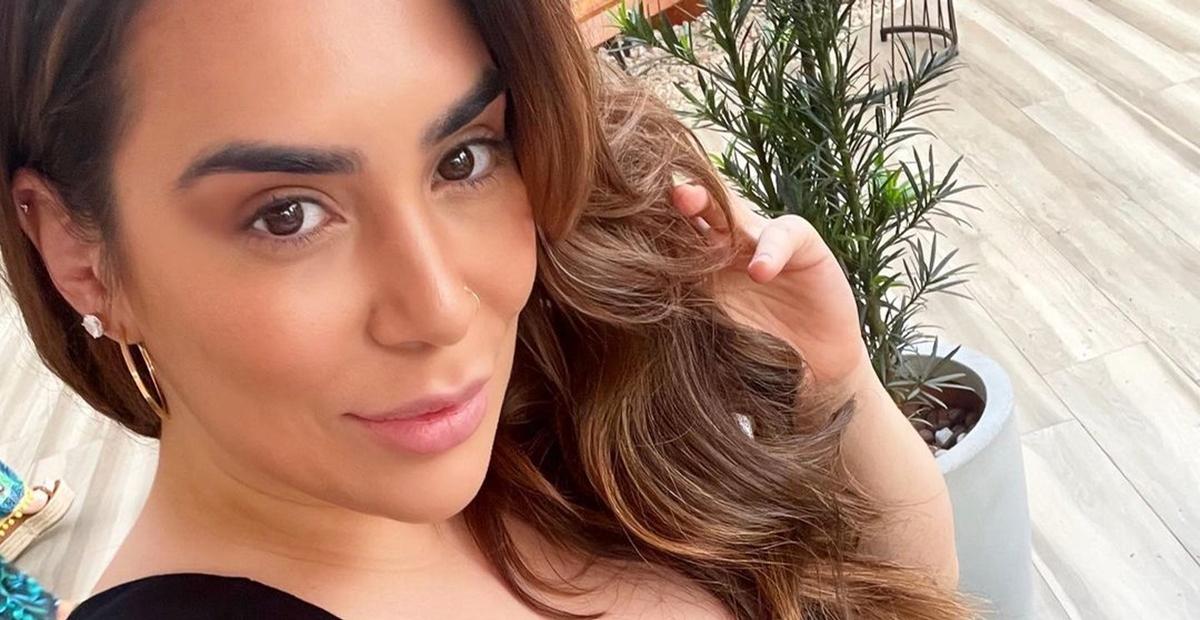 De biquíni, Naiara Azevedo ostenta corpão e rouba cena: ”Que mulher maravilhosa”