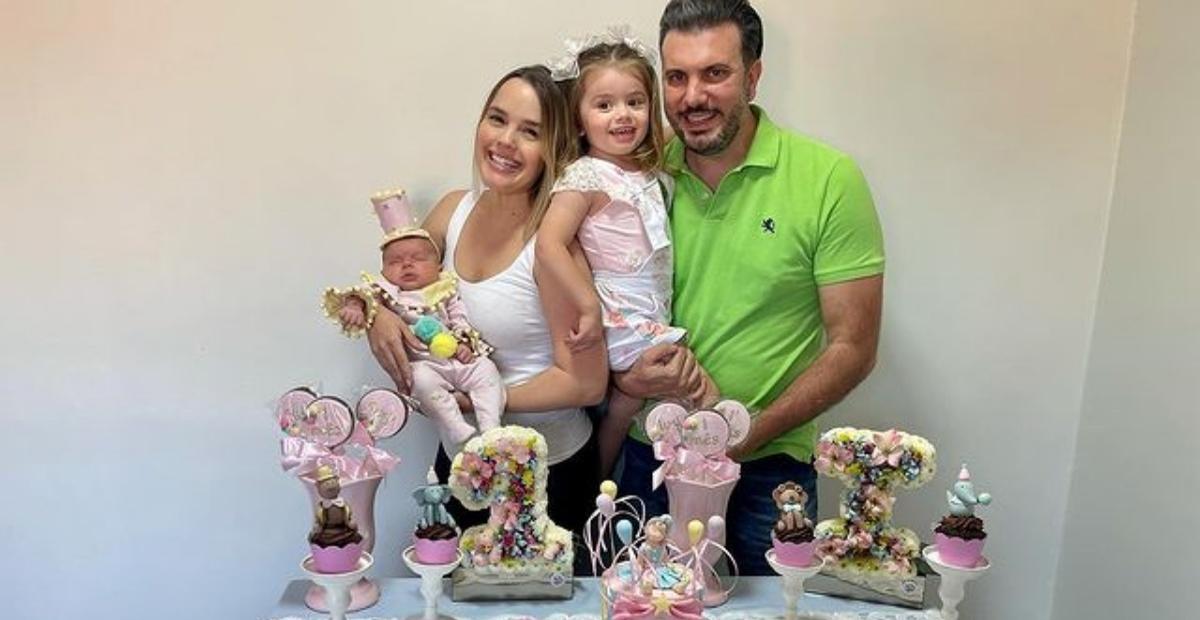 Thaeme Mariôto celebra primeiro mês da filha, Ivy: ”Tanto amor”