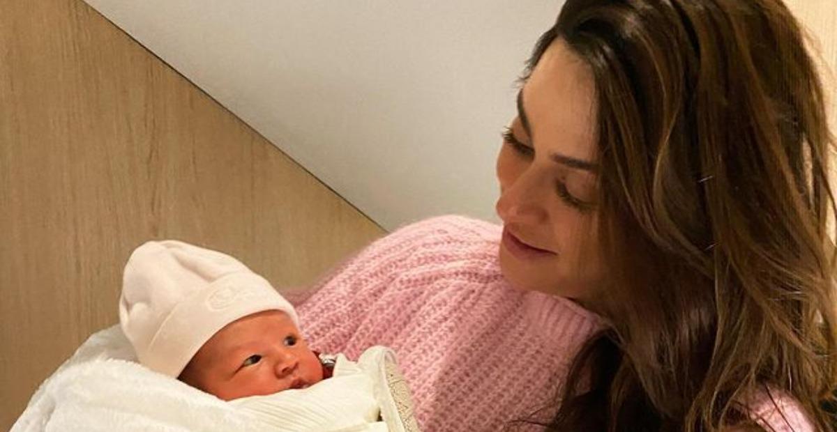 À espera de Francisco, Thaila Ayala surge com a filha da amiga Julia Faria: ”Emoção purinha”
