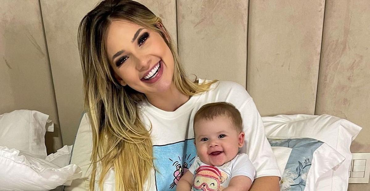 Em São Paulo, Virginia Fonseca e Maria Alice posam com chapéus de cowboy: “Segura, peão!”
